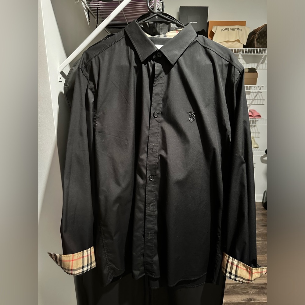 Burberry sleeved shirt. Size XL.
